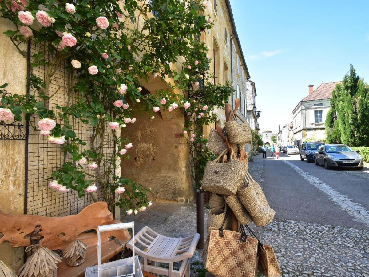 Cosy Holiday Home In Lantheuil With Garden Villefranche-du-Périgord Kültér fotó