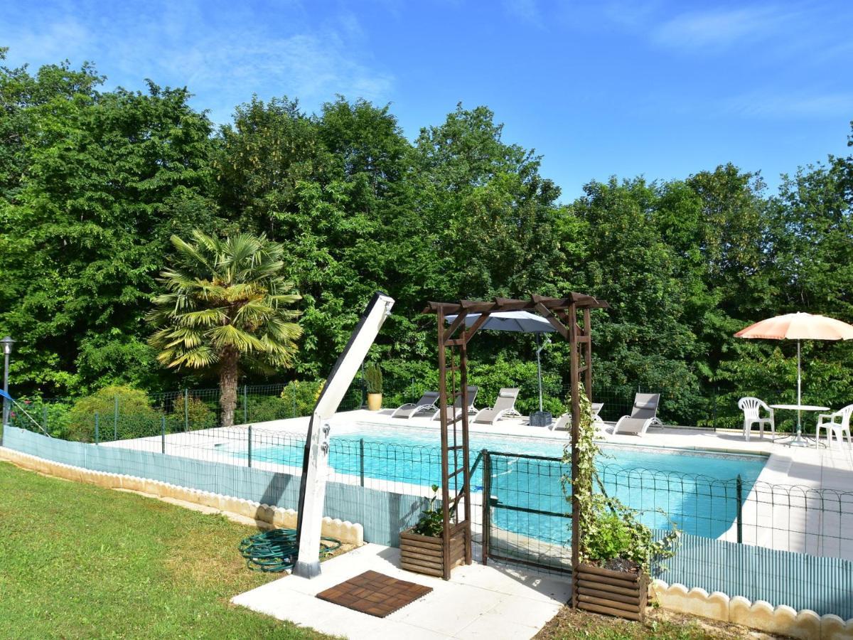 Cosy Holiday Home In Lantheuil With Garden Villefranche-du-Périgord Kültér fotó